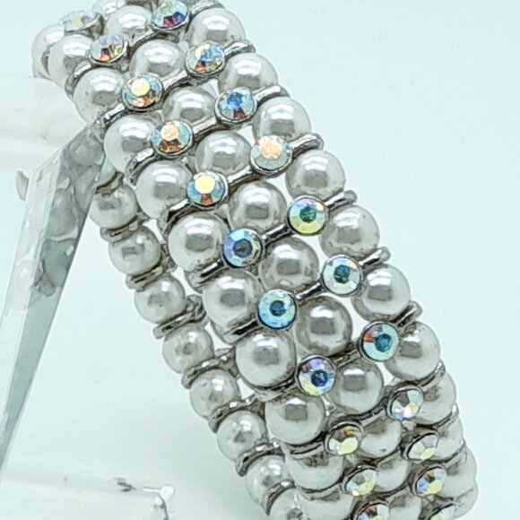 Gorgeous 6mm white Glass pearl Multi-Strand with ab Stretch fashion Bracelets - Picture 2 of 3